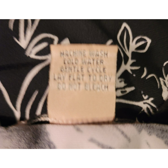 Susan Lawrence V-Neck Black & White Floral Print Blouse - Size L - Picture 9 of 9